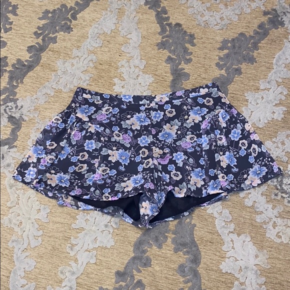 Free People Flowy Floral Shorts - Picture 2 of 8